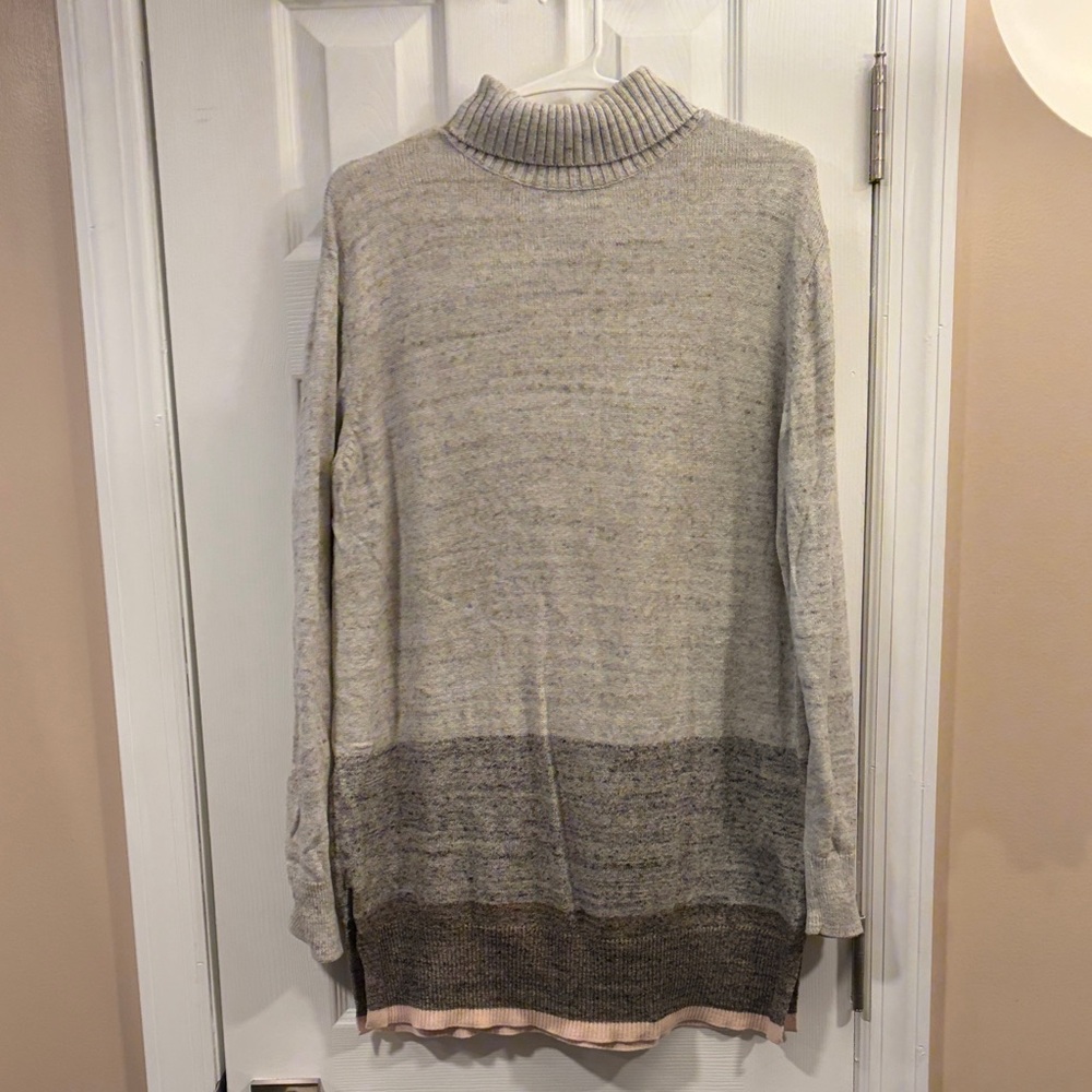 GAP Ribbed Knit Sweater in Gray